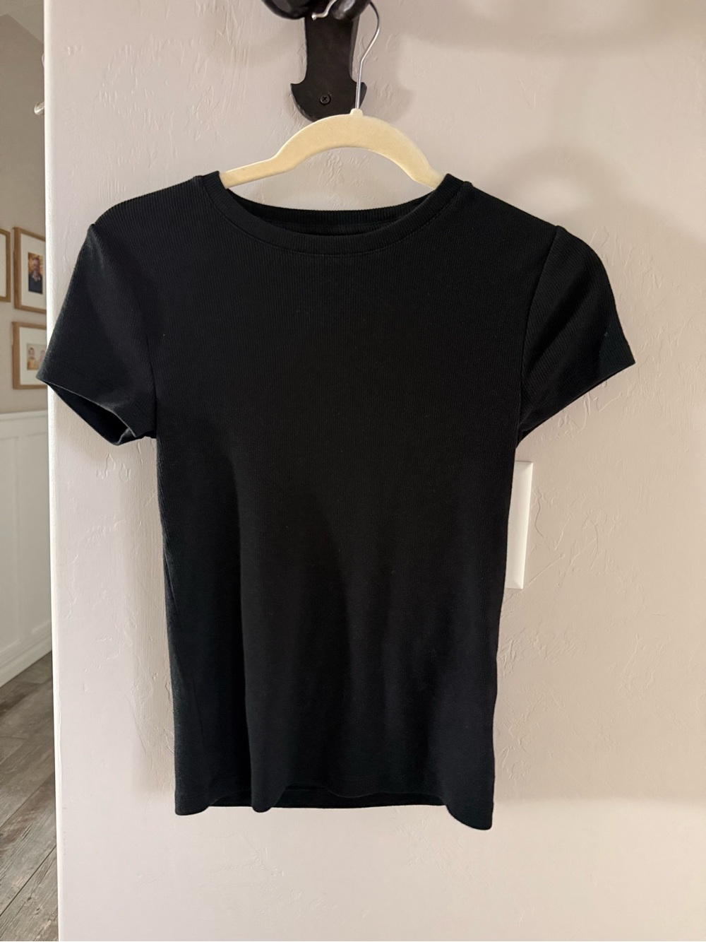 GAP Black Short Sleeve Ribbed Crew Tee